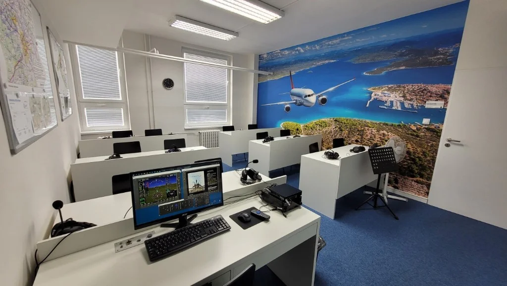 Učebna a simulátory v prostorách AeroPrague
